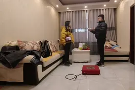 姐姐和弟弟回村吃酒席，被认成弟弟的女朋友，这哪里像情侣视频封面