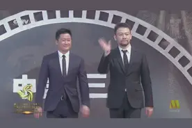 吴京红毯现场“卖萌”，现场表演：签名还能这样签？视频封面