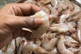 吃虾为什么要先去掉虾线，到底是什么部位呢，今天算长见识了！视频封面
