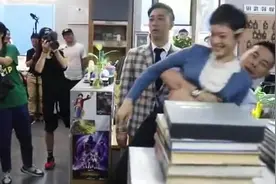 孙俪简直是安家的开心果，难怪邓超都喊她娘娘，这究竟是多调皮！视频封面