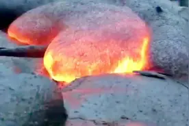 谁见过真正的火山爆发，瞬间溶化一座山