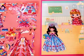 快看看这些教室里的小女生正在演出呢，演出服很漂亮呢？视频封面