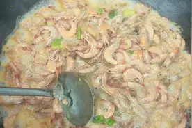 农村办酒席，130元买8斤盐水虾，这样做出来真香入味，下酒更下饭