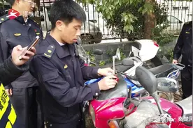 十堰城管出手了，30辆电动车乱停乱放被拖走！视频封面