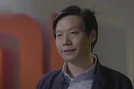 小米总裁雷军，每天出门打车，没有司机没有豪宅！真正“低调”！视频封面