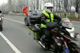 十冬腊月天秦岭环山路上西安中老年的摩友们跑得真欢实......视频封面