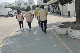 东莞电子厂上班自由可带手机，月薪五、六千妹子不少，你还不来？