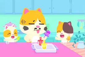 猫爸爸弟做了美味七彩冰棒给猫咪姐弟吃，有好几种口味！