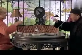 娜塔莎：外国儿媳大口喝酒，把老公公吓的不轻，闺女不能这么喝视频封面