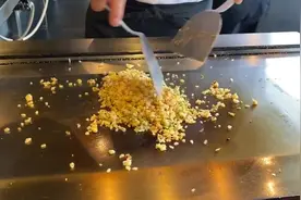 日本京都的黄金蛋炒饭，米饭粒粒分明，这技术可以得几分？视频封面