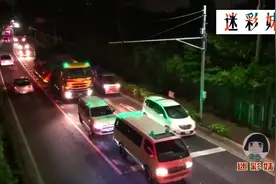 日本部队进市区，一样要等红绿灯，这规矩好！视频封面