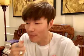 帝师：来谈谈瑞幸咖啡老板如何割美国韭菜（上）视频封面