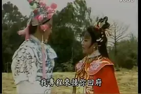 周瑜执掌都督令 鄱阳湖中练水兵 只因曹军压边境 面见主公赶回程