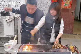 水姐夫直播弟媳香喷喷的烧烤，听听粉丝朋友现场什么反应？