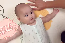 五个月的宝宝身高体重两项都超标！宝妈感叹真是个小胖猪宝宝视频封面