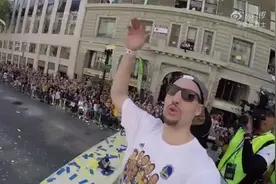 回顾15年勇士冠军游行！勇士夺冠点燃了整个金州！视频封面