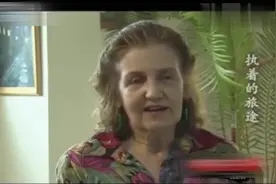 外国大姐拿到中国的居民身份证，直言自己是中国人视频封面