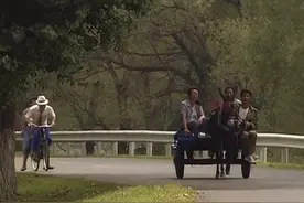 刘能自告奋勇骑自行车驮赵四，还没有驴车跑得快，太搞笑了视频封面