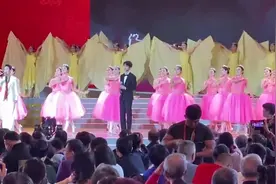 雷佳王俊凯《祝你生日快乐》，歌唱家开口就是不一样！震撼四方视频封面