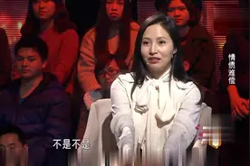 情侣当场互撕，女友说滚男友就滚！到底是奴才还是公公呀？