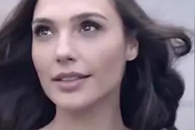 华为花8000万买下这首歌曲的版权，没想到却在国外大火，你听过吗视频封面