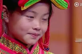 父母双亡，小女孩台上一首虫儿飞唱哭全场，太感人了！视频封面