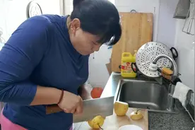 流感病毒高发期，二岁孩子咳嗽不肯喝药，宝妈蒸梨吃，还真管用，