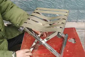 农民用下脚料，制作不锈钢马扎，没想到成品这么漂亮视频封面