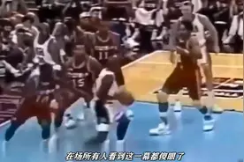 乔丹扣篮实在是太非人类了。居然在空中散步，这怎么定啊视频封面