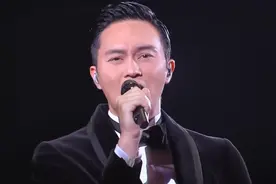 张智霖深情演唱《当年情》，经典旋律勾起无数人对港片的回忆！视频封面