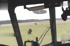 飞行员刚要降落直升机, 诡异不明飞行物横穿而过!视频封面