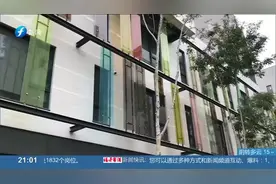 婴儿被奶水呛得口鼻溢奶，护理工拍照传网调侃，遭网友痛批视频封面