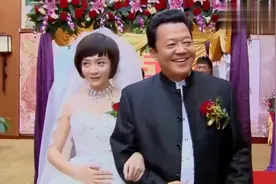 老爸与小三举办婚礼，小女儿突然上台抢话筒，一语惊醒梦中人视频封面