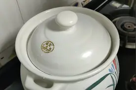 黄芪配首乌黑豆，益肝补肾，生津养血，补气虚，助你恢复好气色