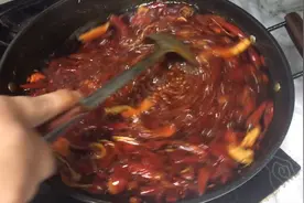火锅底料简单的炒制方法，自己在家炒一锅，随吃随用，超方便