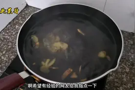 小腿受凉，坚持煮生姜水加盐和白醋泡脚，效果蛮不错哦！