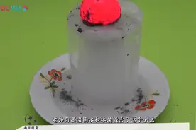 老外将高温铜水浇在冰块上面，场面瞬间沸腾，冰与火的较量！视频封面