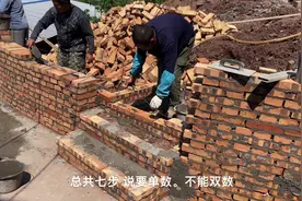 四川农村做圆形围墙，师傅建议做梯步上去？大家觉得这样好看吗？视频封面