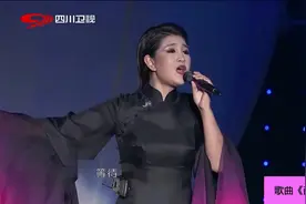 能让你不自主跟唱的两首歌：《西海情歌》、《谁不说俺家乡好》