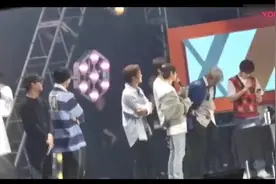 【EXO】边伯贤在综艺给张艺兴打电话 现场的韩国粉丝激动饭拍视频视频封面