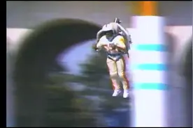 1984年洛杉矶奥运会开幕经典的“火箭人”表演！视频封面