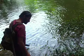 原始求生记：男子穿越险峻的卡努库山脉，看他如何逃出鬼门关视频封面