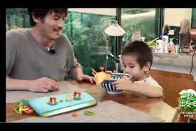 耿乐的儿子乐那多一出场只穿了一件上衣裤子不知道跑拿去了视频封面