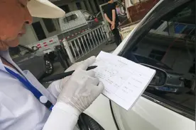 异地车再也不用回原地年审了，异地年审方便快捷，费用不到二百块视频封面