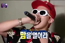 权志龙在ktv唱歌，跳着舞这不就是现场演唱会嘛，太嗨了！