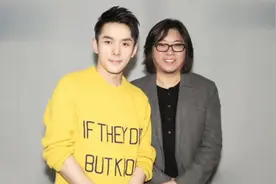 表情包预警！高晓松撅嘴让李佳琪涂口红害羞又紧张视频封面