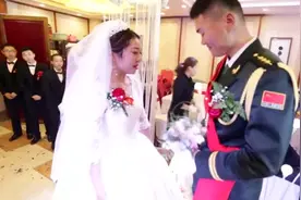 山东姑娘出嫁，新郎是位兵哥哥，好帅气，父母都很满意视频封面