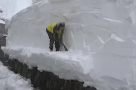 实拍日本人除雪，这锯子也太厉害了，发明者简直就是天才视频封面
