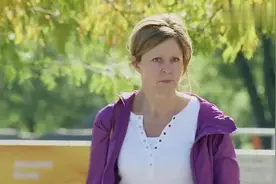 国外爆笑街头恶搞：路人买冰淇淋，一转眼冰淇淋摊就换了位置