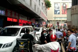 今天发生在南充水井巷宝马与摩托车之间的事，钟叔有话要说视频封面